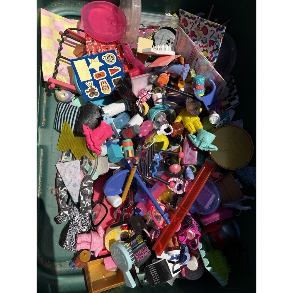 Massive L.O.L. Surprise Doll Lot - 43 Dolls & Pets + Huge Accessory Bin - Picture 8 of 9